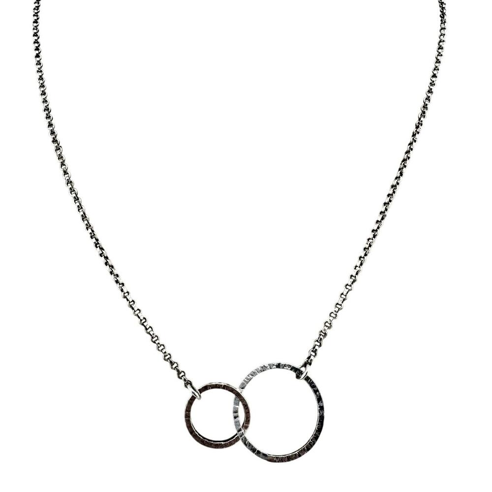Silpada 925 Sterling Silver Modern Interlocked Rings Textured Pendant Necklace